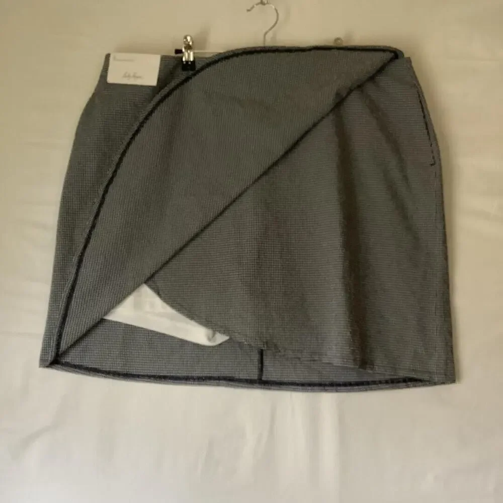1069 NWT Lady Hagen Seer Sucker Skort White/Navy Size 18